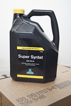 A 4 liter case of Agrol Super Syntet motor oil suitable for a Porsche 911 SC without a catalyst